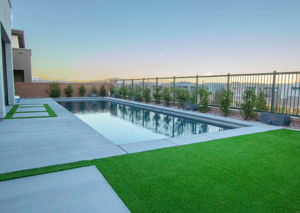 Pools Designs 01: Luxury Poolside Landscaping Designed to Impress